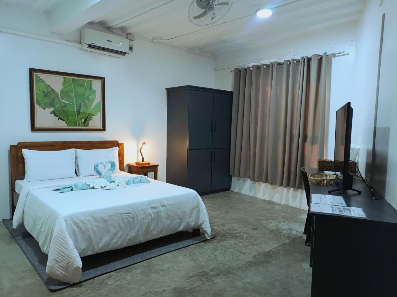 Av Suites Puerto Galera Exterior foto